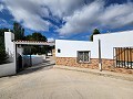 Maison de 4 chambres et 1 salle de bain avec piscine en balsa et terrain de taille raisonnable in Alicante Dream Homes Hondon