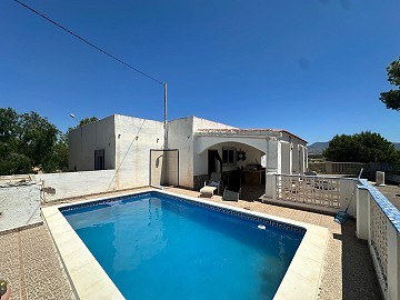 Country house with pool and incredible views in Sax