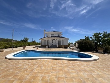 Impresionante villa independiente con piscina en Pinoso