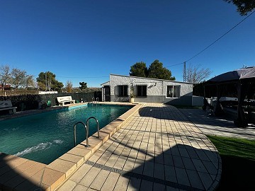 Villa mit Gästeanbau und Swimmingpool in Villena