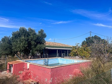 Casa de Campo con Piscina y Casa de Invitados entre Sax y Salinas